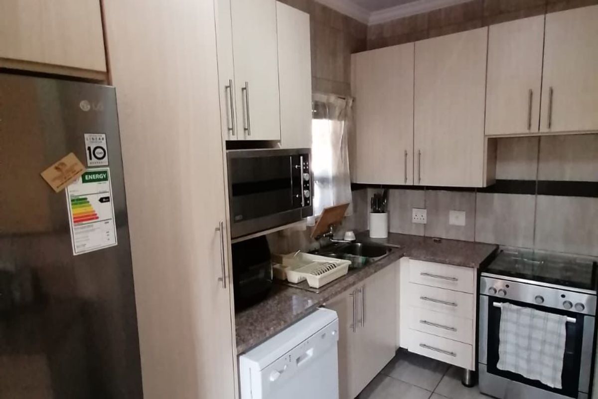 Townhouse For Sale in Terra Nova - Photo 2