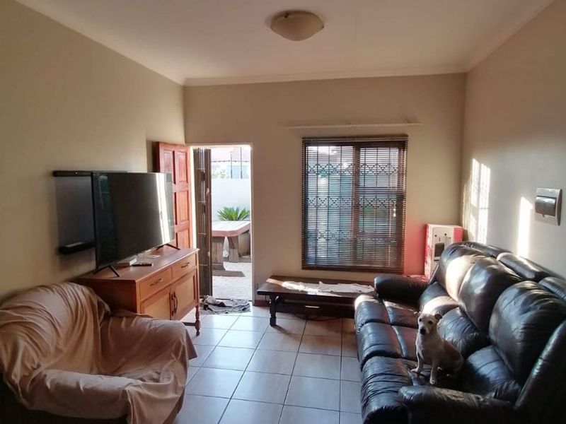 Townhouse For Sale in Terra Nova - Photo 5