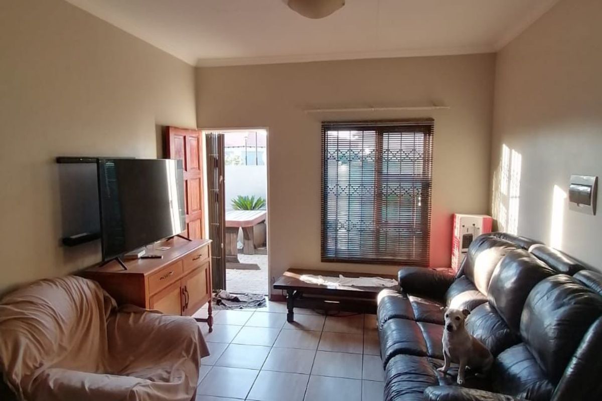 Townhouse For Sale in Terra Nova - Photo 5