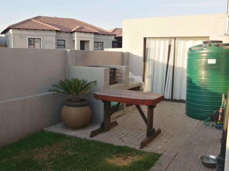 Townhouse For Sale in Terra Nova - Photo 10