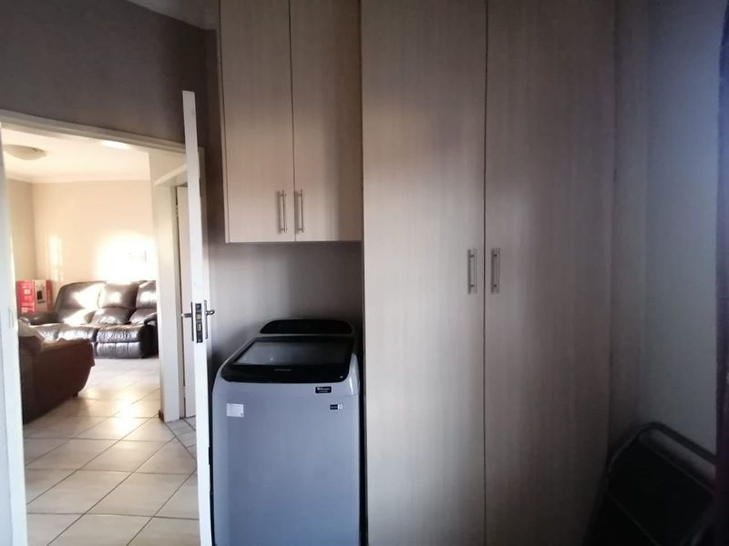 Townhouse For Sale in Terra Nova - Photo 8