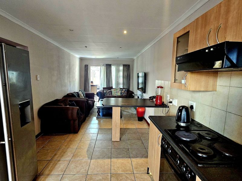 Townhouse For Sale in Ferndale - Photo 4