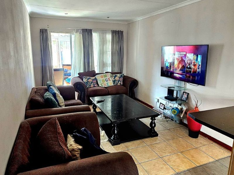Townhouse For Sale in Ferndale - Photo 5