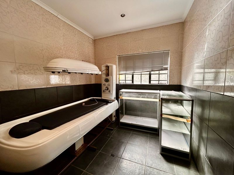 House For Sale in Clubview - Photo 9