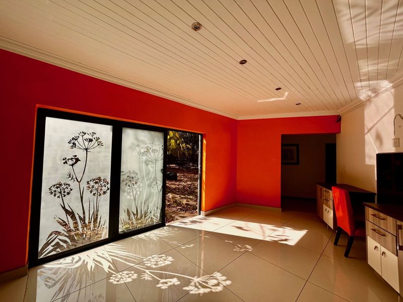 House For Sale in Clubview - Photo 3