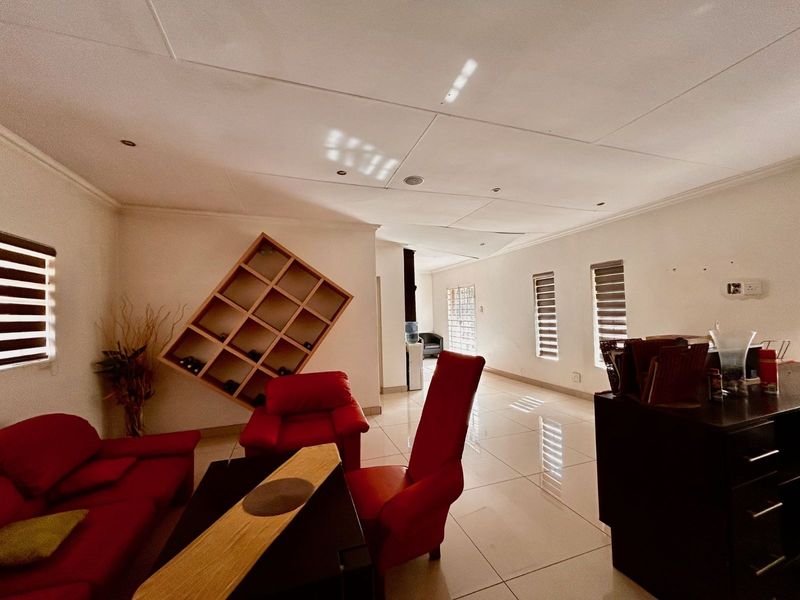 House For Sale in Clubview - Photo 4