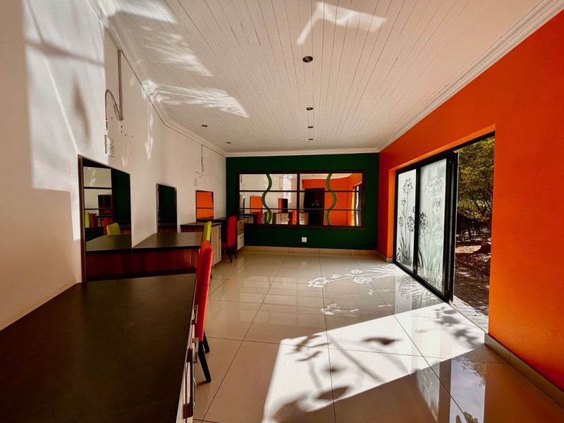 House For Sale in Clubview - Photo 2