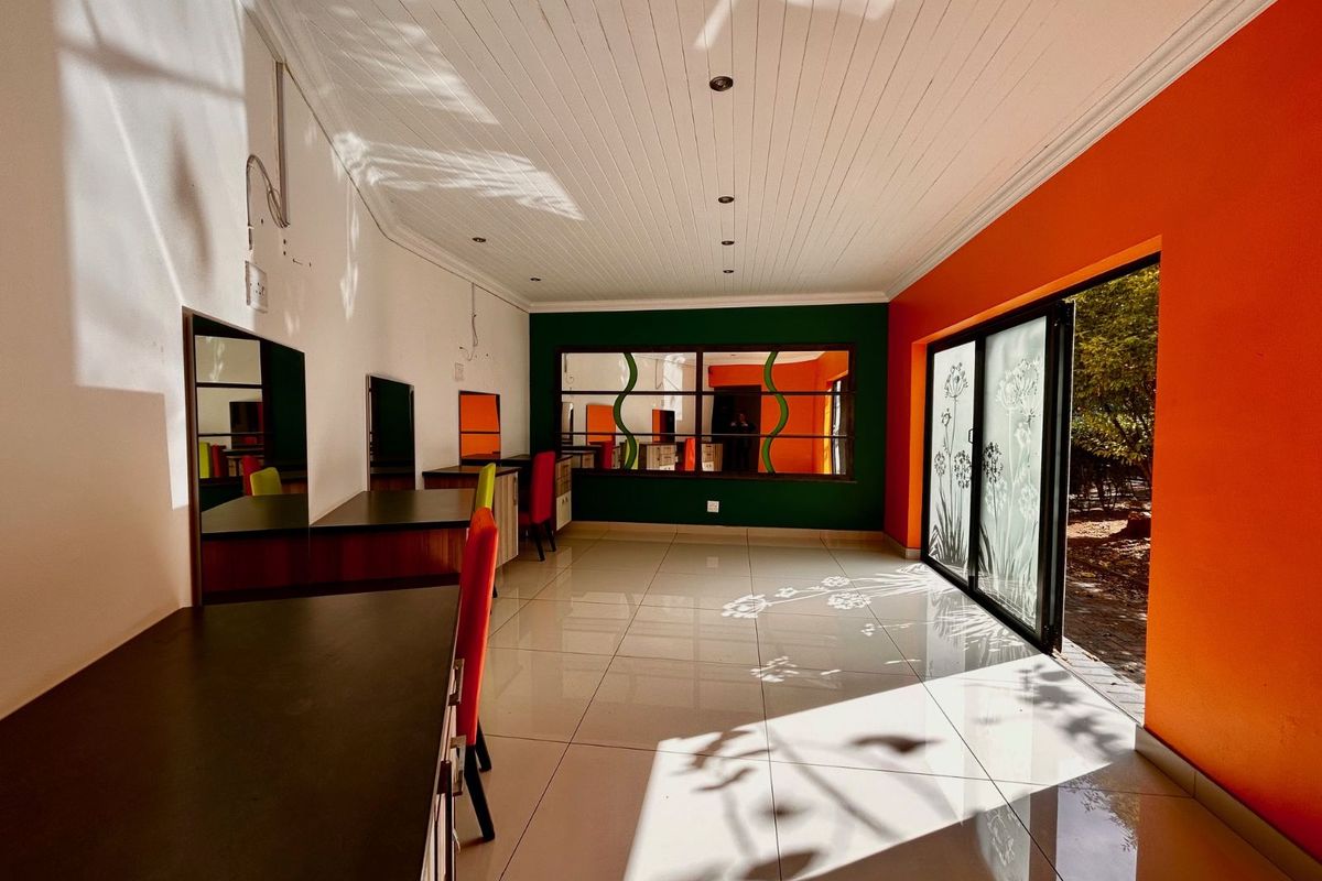 House For Sale in Clubview - Photo 2