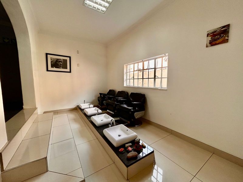 House For Sale in Clubview - Photo 5