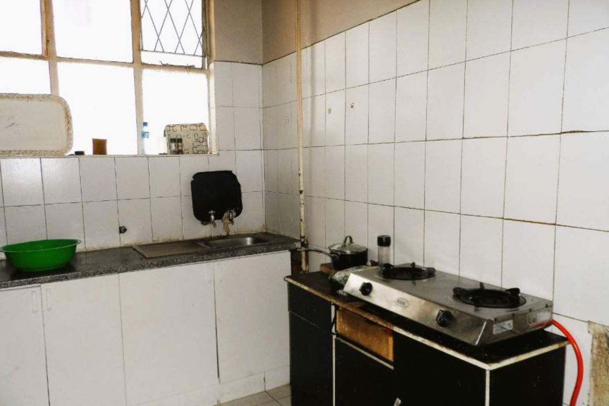 Apartment For Sale in Yeoville - Photo 3