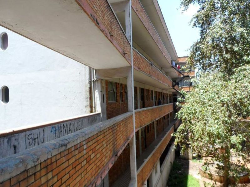 Apartment For Sale in Yeoville - Photo 2