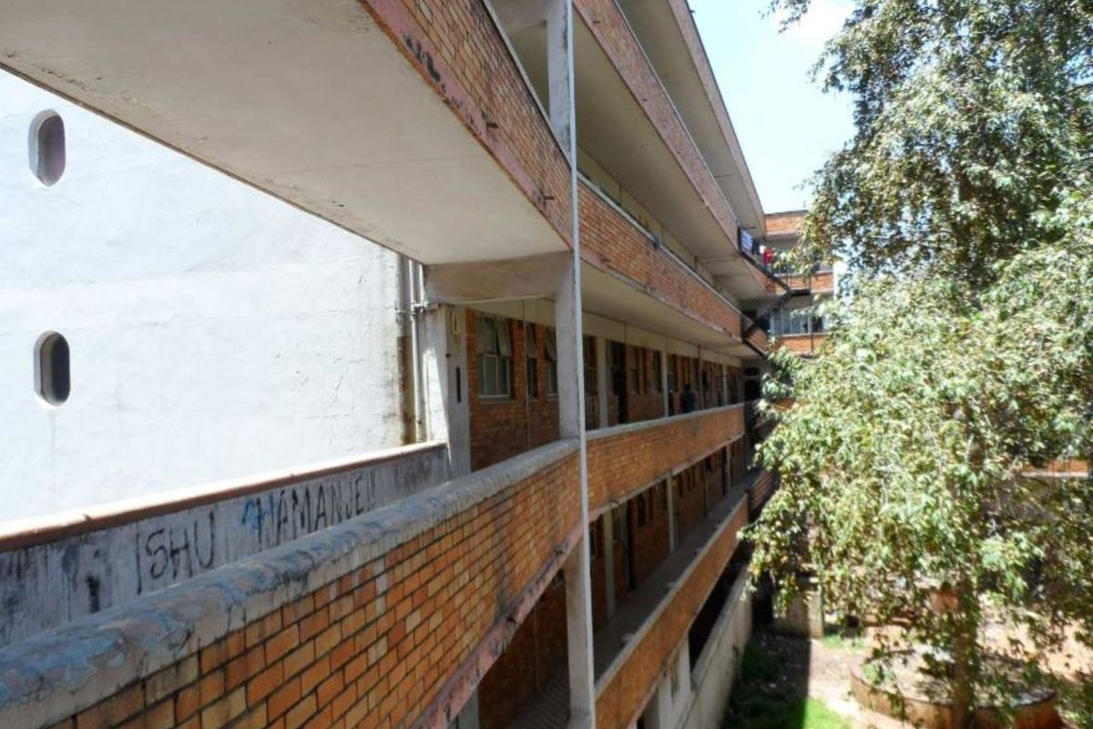 Apartment For Sale in Yeoville - Photo 2