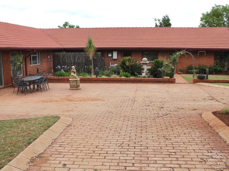 House For Sale in Krauseville AH - Photo 2