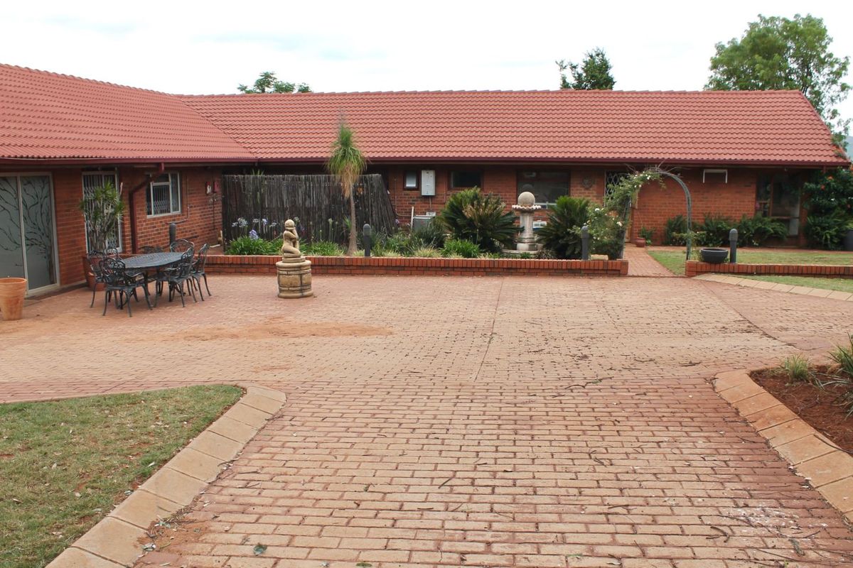 House For Sale in Krauseville AH - Photo 2