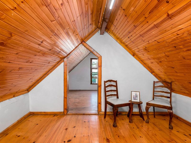 House For Sale in Richmond Hill - Photo 9