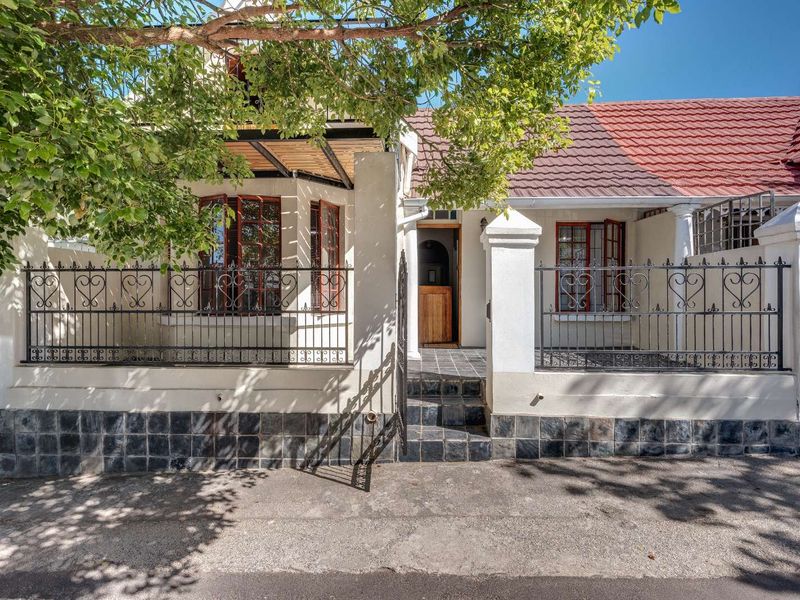 House For Sale in Richmond Hill - Photo 2