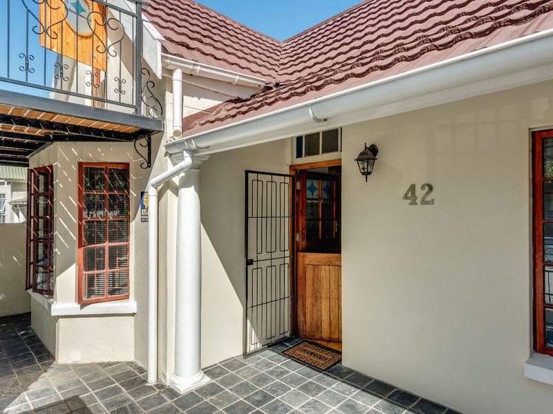 House For Sale in Richmond Hill - Photo 4