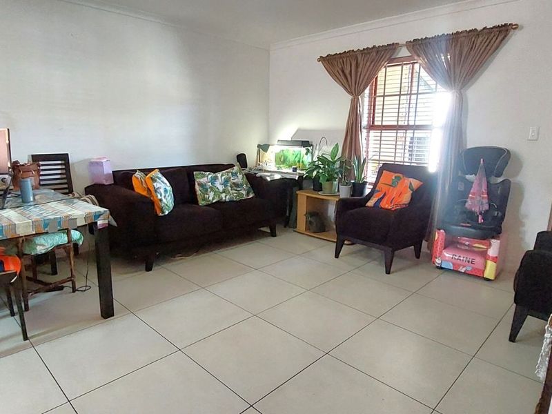 House For Sale in Fairview Golf Estate - Photo 3