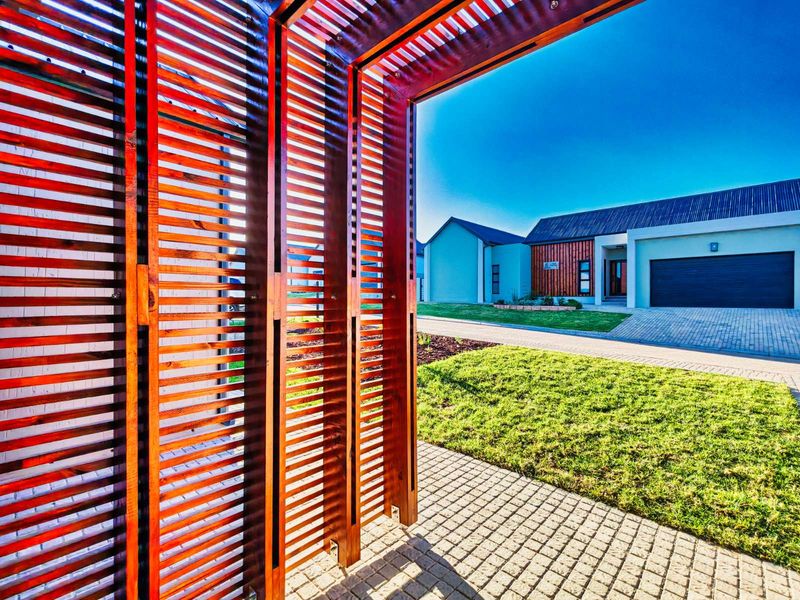 House For Sale in Outeniquasbosch - Photo 3