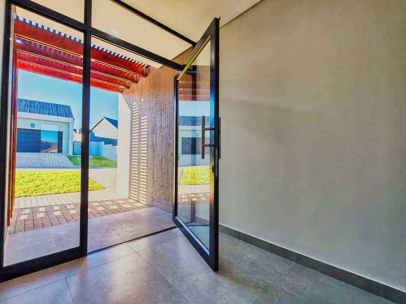 House For Sale in Outeniquasbosch - Photo 2