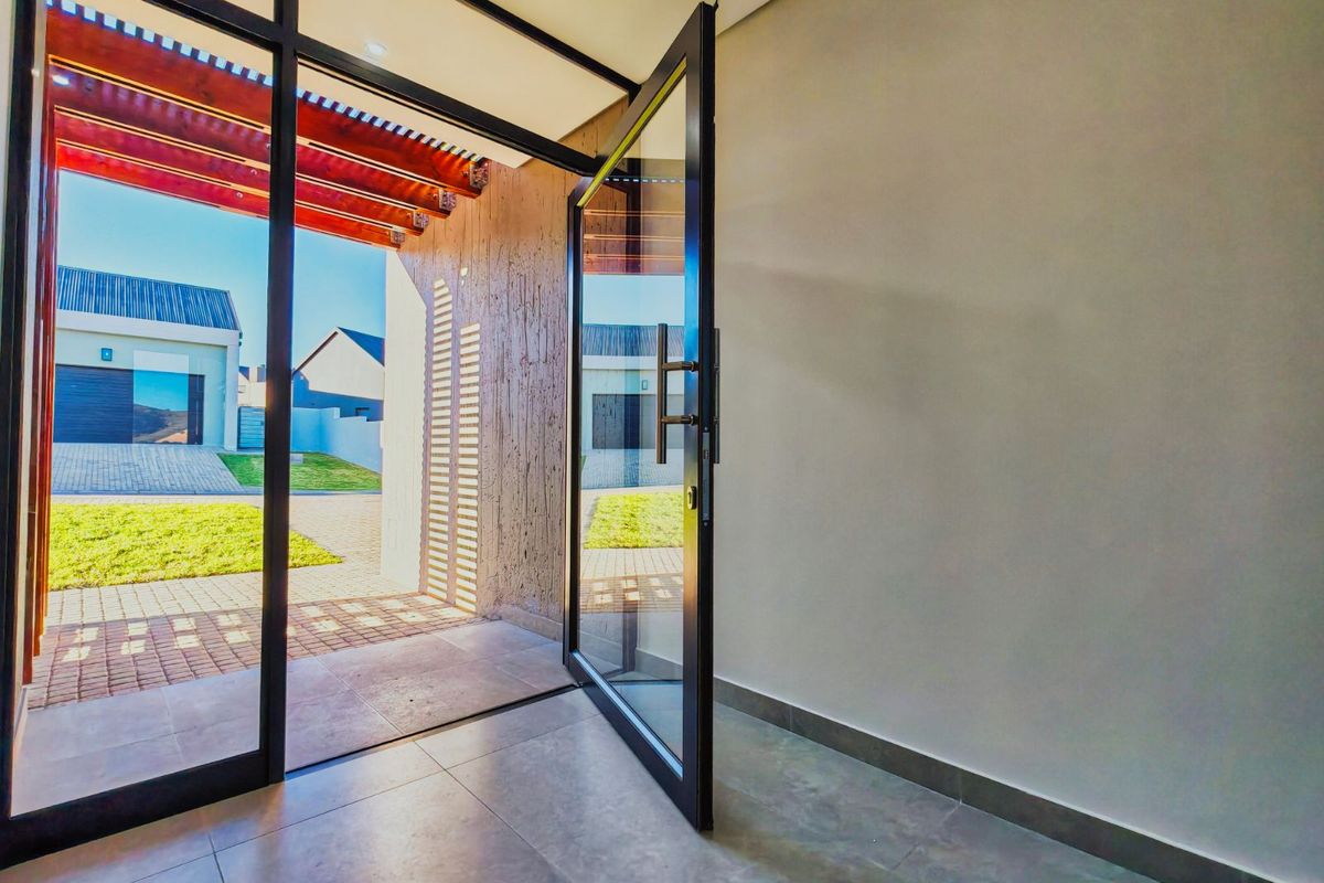 House For Sale in Outeniquasbosch - Photo 2