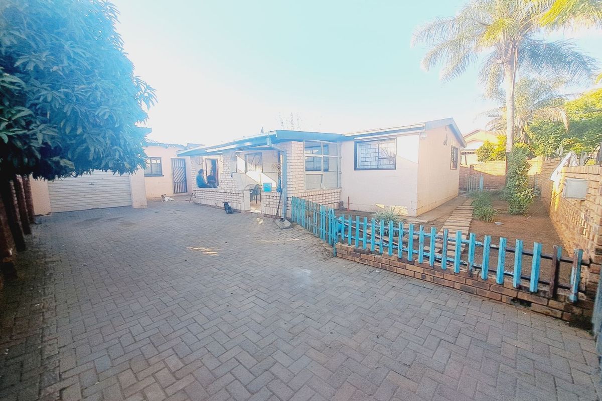 House For Sale in Eersterust - Photo 3