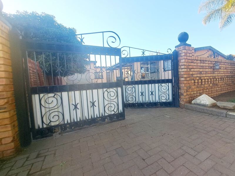 House For Sale in Eersterust - Photo 10