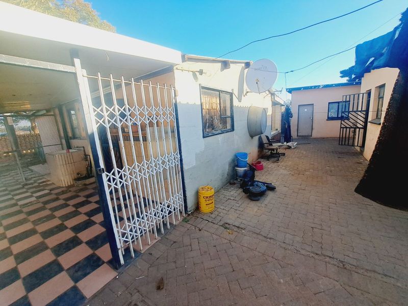 House For Sale in Eersterust - Photo 8