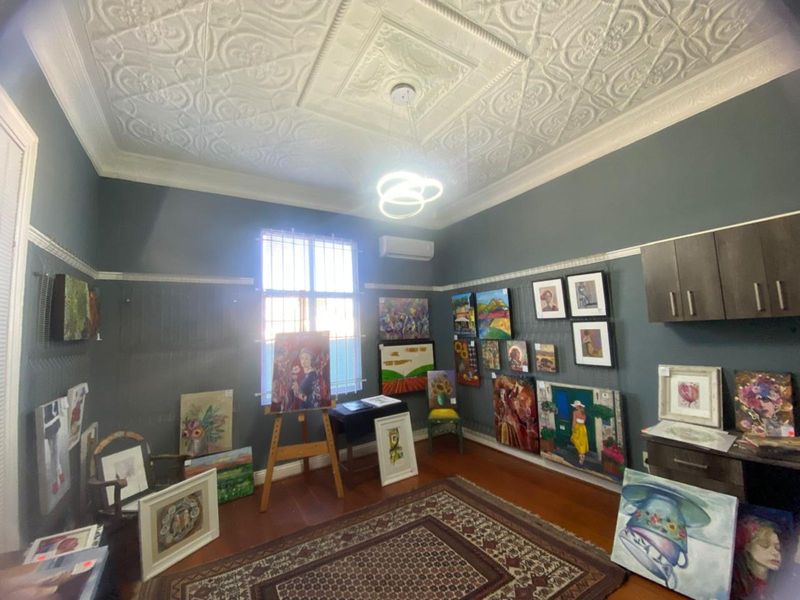 House For Sale in Beaconsfield - Photo 6