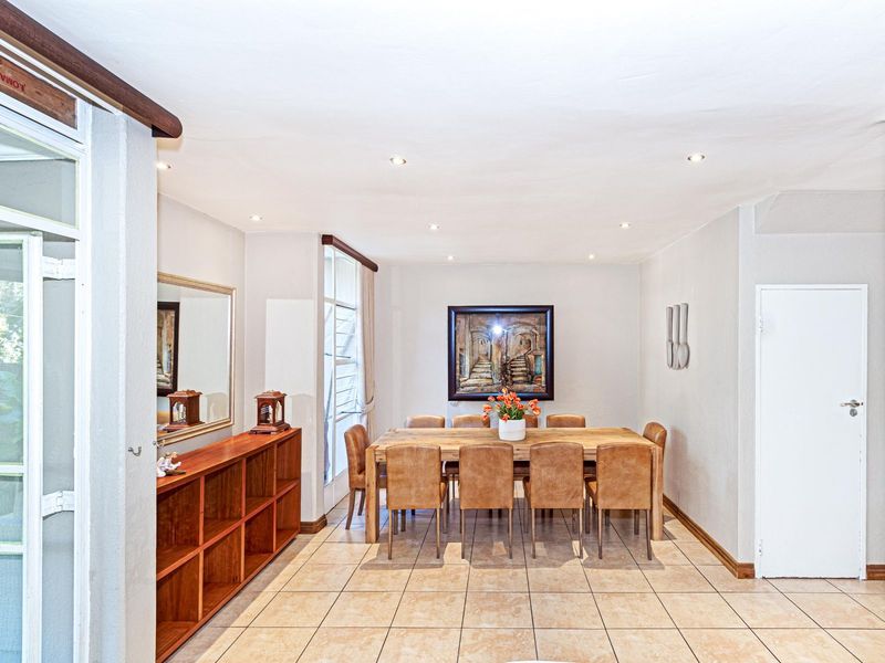 Townhouse For Sale in Robindale - Photo 10