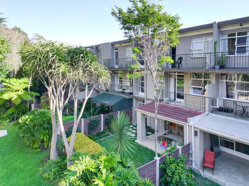 Townhouse For Sale in Robindale - Photo 6