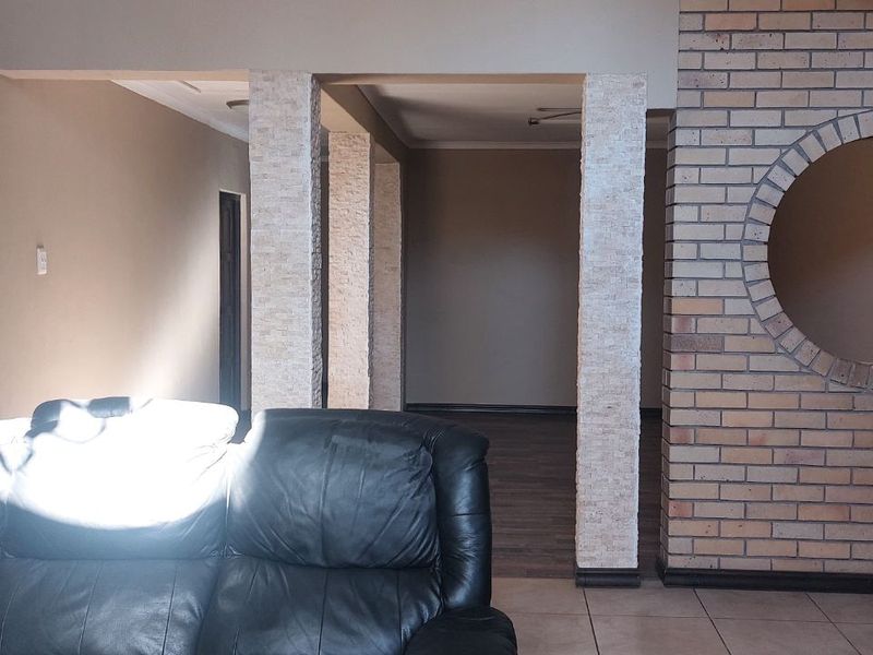 House For Sale in Bendor - Photo 10
