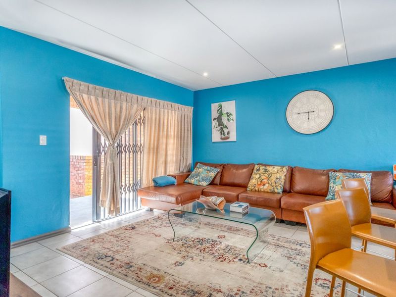 Townhouse For Sale in Bromhof - Photo 2