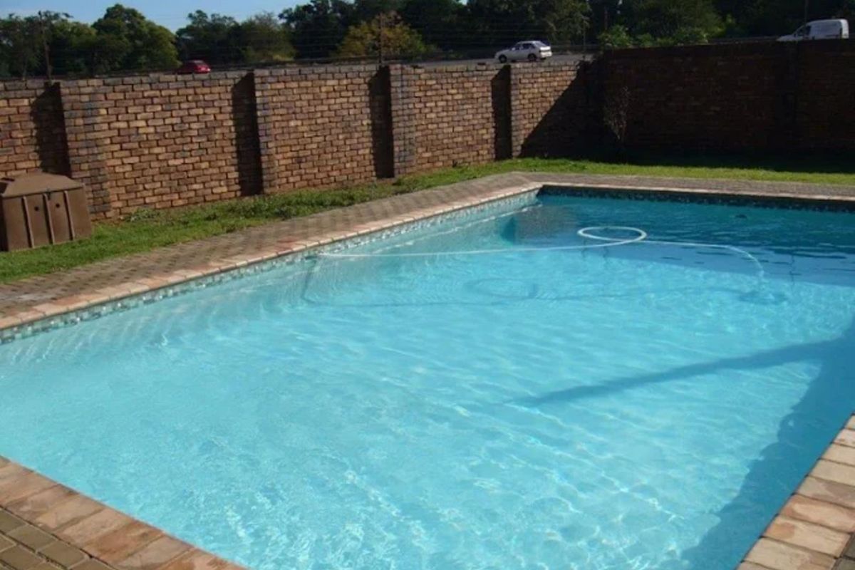 Townhouse For Sale in Clarina - Photo 2