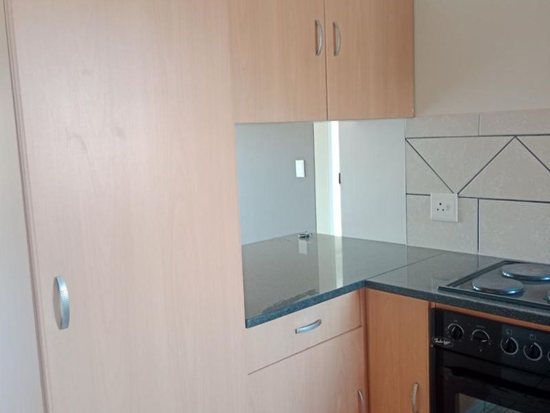 Townhouse For Sale in Clarina - Photo 4