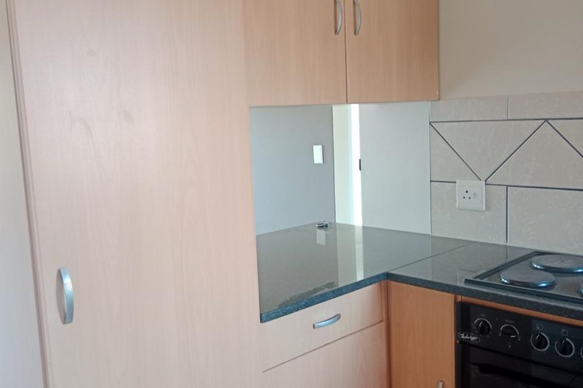 Townhouse For Sale in Clarina - Photo 4