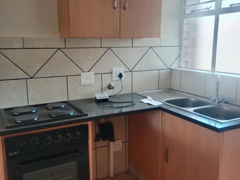 Townhouse For Sale in Clarina - Photo 3