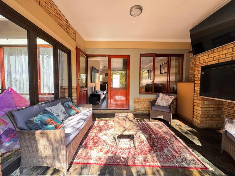 House For Sale in Carlswald - Photo 6