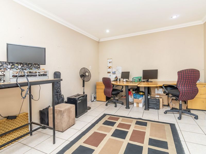 House For Sale in Strubensvallei - Photo 3