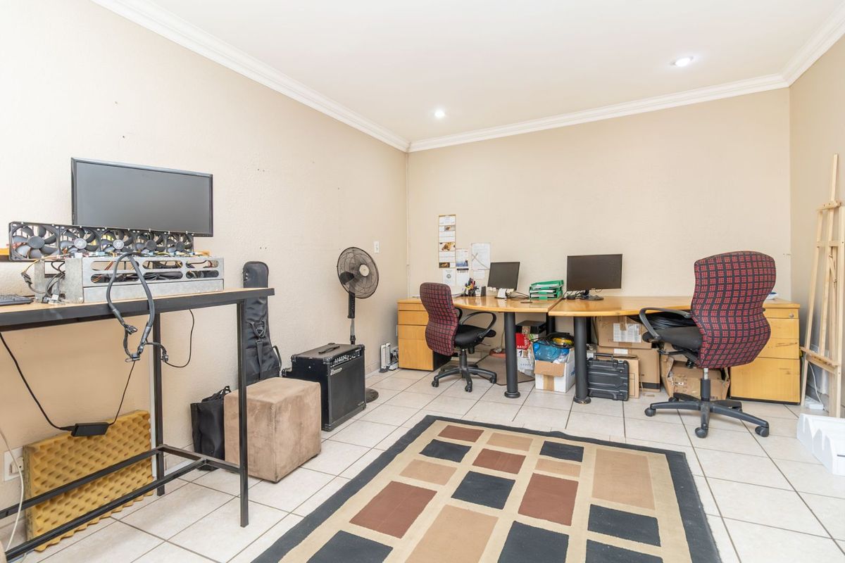 House For Sale in Strubensvallei - Photo 3