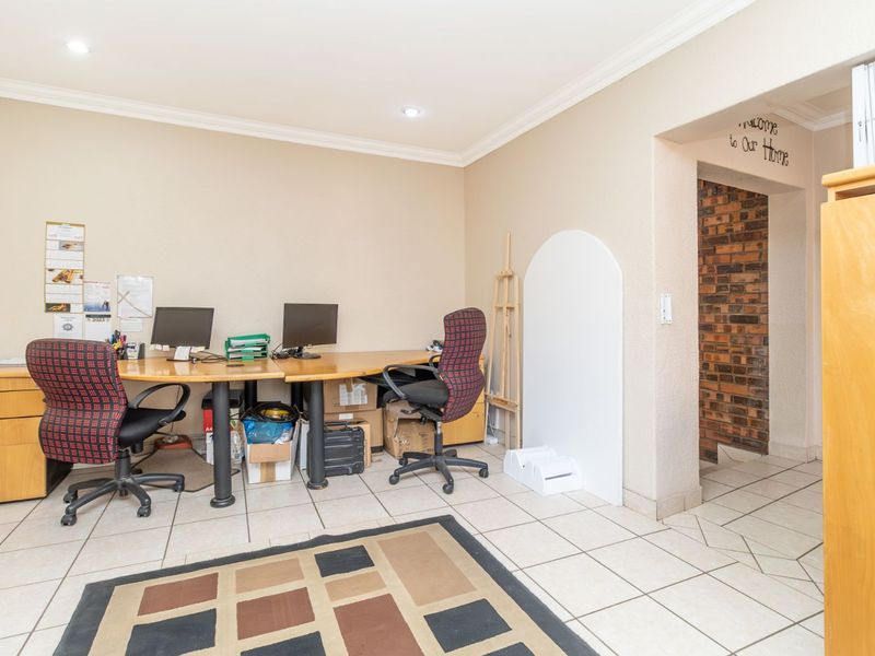 House For Sale in Strubensvallei - Photo 4