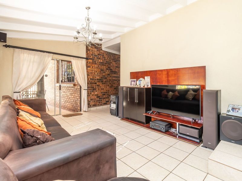 House For Sale in Strubensvallei - Photo 7