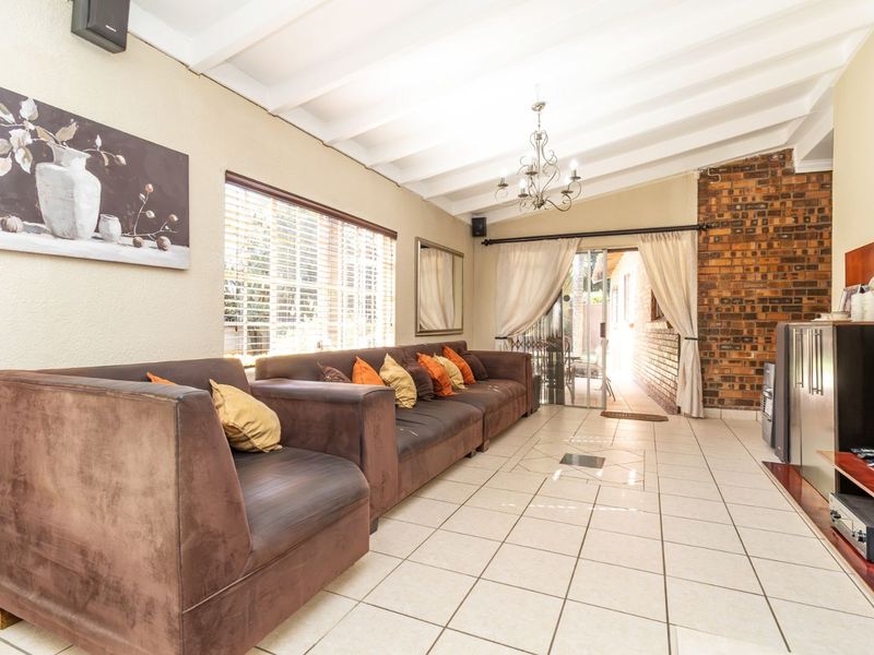 House For Sale in Strubensvallei - Photo 6