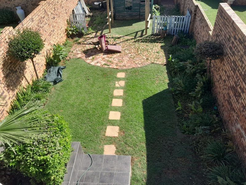 Townhouse For Sale in Corlett Gardens - Photo 10