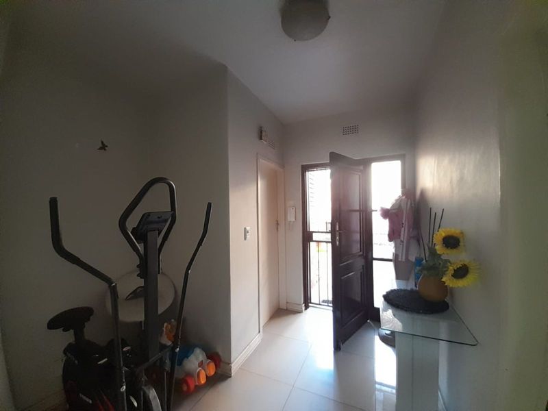 Townhouse For Sale in Corlett Gardens - Photo 8