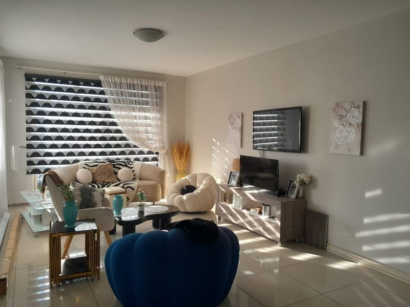 Townhouse For Sale in Corlett Gardens - Photo 2