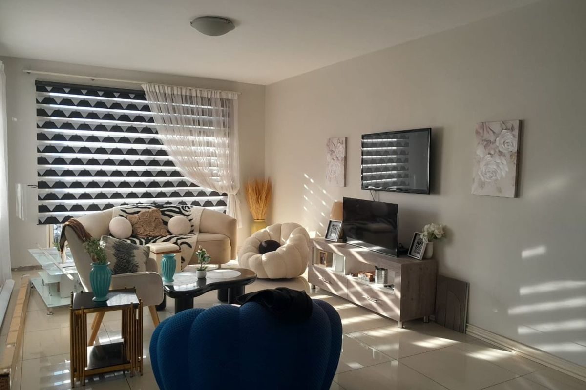 Townhouse For Sale in Corlett Gardens - Photo 2