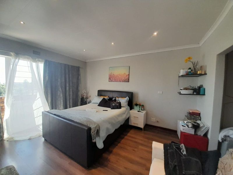 Townhouse For Sale in Corlett Gardens - Photo 7