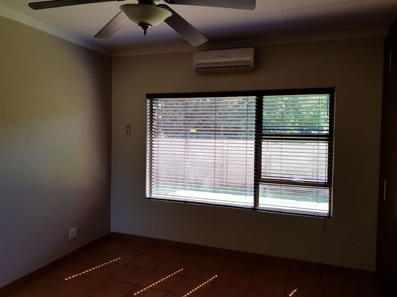 Townhouse For Sale in Kuruman Central - Photo 7