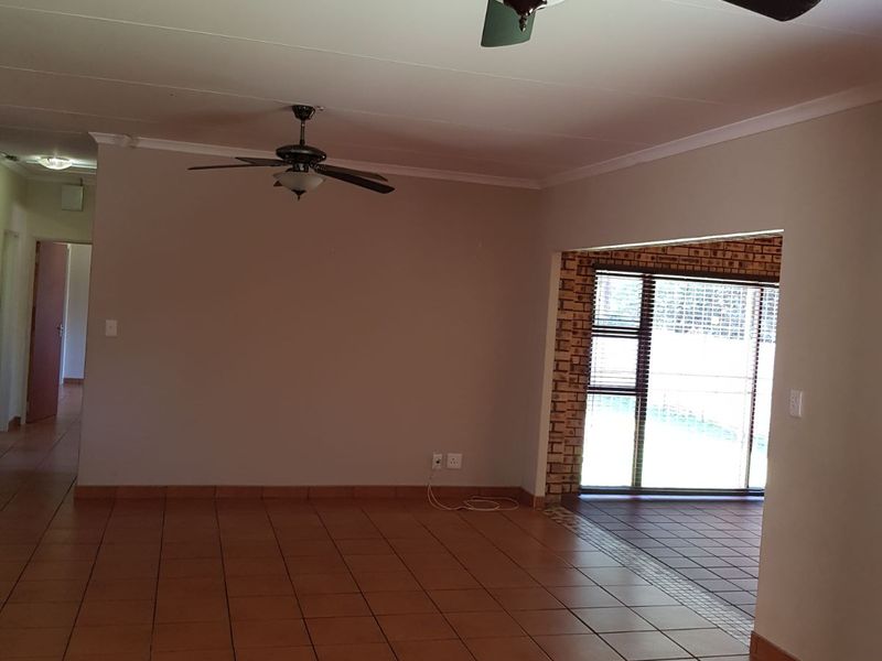 Townhouse For Sale in Kuruman Central - Photo 6